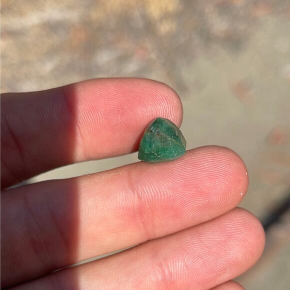 6 Carat Emerald - Picture 7 of 8